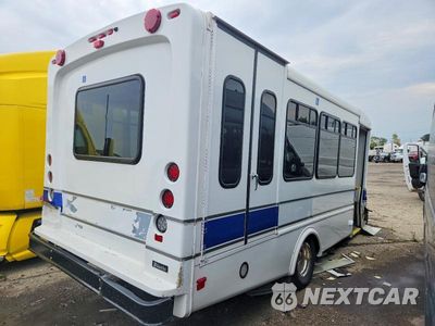 Czwarte zdjęcie samochodu z boku: 2025 FORD E450 SHUTTLE BUS VIN:1FDFE4FN8SDD00284 - miniatura