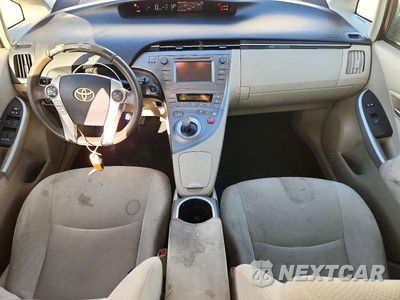 Zdjęcie 8 z 12 samochodu: 2014 TOYOTA PRIUS TWO VIN:JTDKN3DU4E0364731 - miniatura