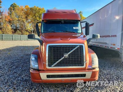 Piąte zdjęcie samochodu w środku: 2018 VOLVO VNL SEMI TRUCK VIN:4V4NC9EH8JN999508 - miniatura