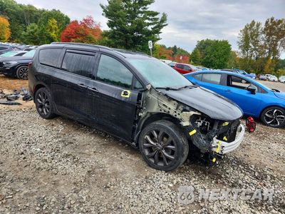 Czwarte zdjęcie samochodu z boku: 2018 CHRYSLER PACIFICA TOURING PLUS VIN:2C4RC1FG1JR204502 - miniatura