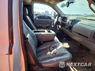 Zdjęcie 10 z 12 samochodu: 2007 GMC SIERRA C2500 HEAVY DUTY VIN:1GDHC24K67E591798 - miniatura