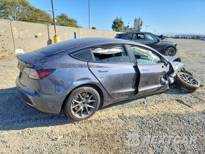 Trzecie zdjęcie samochodu z tyłu: 2023 TESLA MODEL 3 VIN:5YJ3E1EA0PF712073 - miniatura