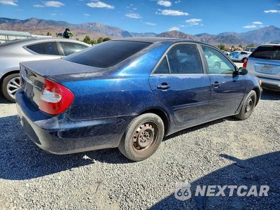 Trzecie zdjęcie samochodu z tyłu: 2004 TOYOTA CAMRY LE VIN:JTDBE32K340255273 - miniatura