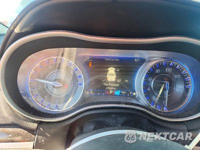 Zdjęcie 9 z 12 samochodu: 2015 CHRYSLER 300 LIMITED VIN:2C3CCAAGXFH849390 - miniatura