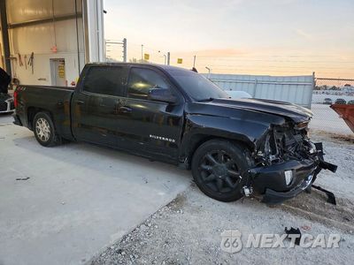 Czwarte zdjęcie samochodu z boku: 2018 CHEVROLET SILVERADO K1500 LT VIN:3GCUKREC8JG289869 - miniatura