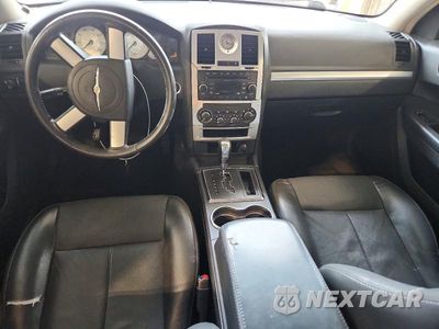 Zdjęcie 8 z 13 samochodu: 2010 CHRYSLER 300 TOURING VIN:2C3CA5CV8AH289841 - miniatura
