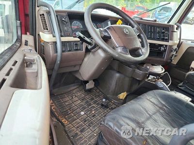 Zdjęcie 8 z 13 samochodu: 2016 VOLVO VN VNL VIN:4V4NC9EH2GN932623 - miniatura