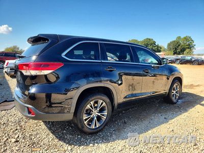 Trzecie zdjęcie samochodu z tyłu: 2018 TOYOTA HIGHLANDER LE PLUS VIN:5TDZZRFH1JS258024 - miniatura