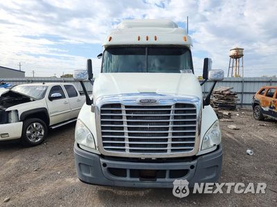 Piąte zdjęcie samochodu w środku: 2013 FREIGHTLINER CASCADIA SEMI TRUCK VIN:1FUJGLDR3DLFF2050 - miniatura