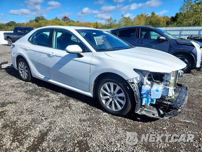 Czwarte zdjęcie samochodu z boku: 2020 TOYOTA CAMRY LE VIN:4T1C11BK8LU017023 - miniatura