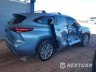 Trzecie zdjęcie samochodu z tyłu: 2023 TOYOTA HIGHLANDER PLATINUM VIN:5TDKDRAH1PS039791 - miniatura