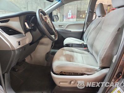 Zdjęcie 7 z 13 samochodu: 2015 TOYOTA SIENNA LE VIN:5TDKK3DC1FS540763 - miniatura