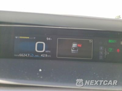 Zdjęcie 9 z 12 samochodu: 2017 TOYOTA PRIUS THREE TOURING VIN:JTDKARFU9H3043010 - miniatura