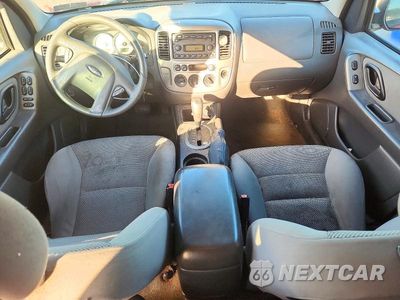 Zdjęcie 8 z 13 samochodu: 2005 FORD ESCAPE XLT VIN:1FMYU93195DA14118 - miniatura