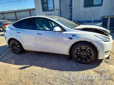 Czwarte zdjęcie samochodu z boku: 2021 TESLA MODEL Y VIN:5YJYGAEE8MF158019 - miniatura