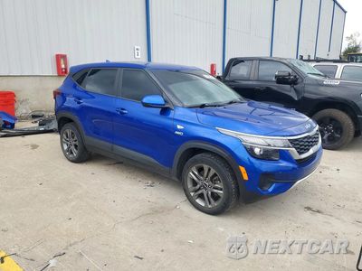 Czwarte zdjęcie samochodu z boku: 2022 KIA SELTOS LX VIN:KNDEPCAA3N7334659 - miniatura
