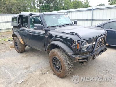 Czwarte zdjęcie samochodu z boku: 2022 FORD BRONCO BASE VIN:1FMEE5DP7NLB62351 - miniatura