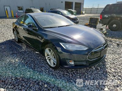 Czwarte zdjęcie samochodu z boku: 2014 TESLA MODEL S VIN:5YJSA1H18EFP56144 - miniatura
