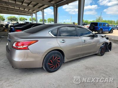 Trzecie zdjęcie samochodu z tyłu: 2013 NISSAN ALTIMA 2.5 VIN:1N4AL3AP3DN432461 - miniatura