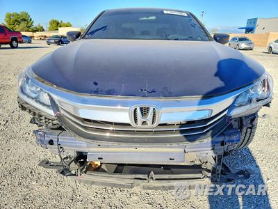 Piąte zdjęcie samochodu w środku: 2017 HONDA ACCORD SPORT VIN:1HGCR2F52HA172197 - miniatura