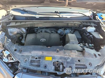 Zdjęcie 12 z 13 samochodu: 2019 TOYOTA HIGHLANDER LE VIN:5TDZZRFH0KS303309 - miniatura