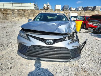 Piąte zdjęcie samochodu w środku: 2022 TOYOTA CAMRY LE VIN:4T1C11AK1NU666280 - miniatura