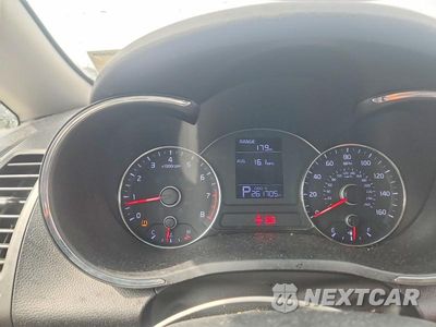 Zdjęcie 9 z 12 samochodu: 2016 KIA FORTE LX VIN:KNAFK4A67G5584776 - miniatura