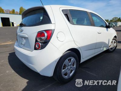 Trzecie zdjęcie samochodu z tyłu: 2016 CHEVROLET SONIC LS VIN:1G1JA6SG2G4174775 - miniatura