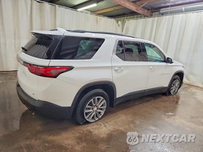 Trzecie zdjęcie samochodu z tyłu: 2023 CHEVROLET TRAVERSE LT VIN:1GNERHKW0PJ215188 - miniatura