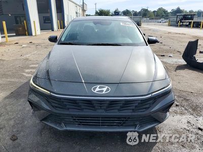 Piąte zdjęcie samochodu w środku: 2025 HYUNDAI ELANTRA SEL SPORT VIN:KMHLM4DG1SU930058 - miniatura