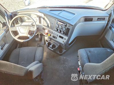 Zdjęcie 8 z 13 samochodu: 2022 FREIGHTLINER CASCADIA SEMI TRUCK VIN:3AKJHHDRXNSNT8356 - miniatura