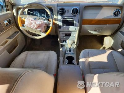 Zdjęcie 8 z 12 samochodu: 2008 LINCOLN MKZ VIN:3LNHM28T88R610432 - miniatura