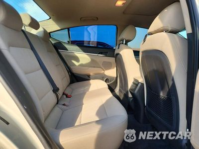 Zdjęcie 10 z 13 samochodu: 2017 HYUNDAI ELANTRA VALUE EDITION VIN:5NPD84LF5HH119582 - miniatura