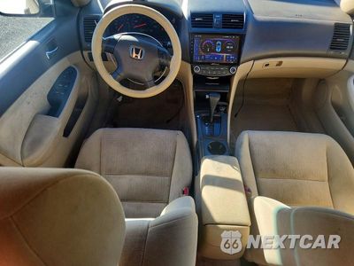 Zdjęcie 8 z 12 samochodu: 2004 HONDA ACCORD LX VIN:1HGCM56324A157935 - miniatura