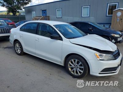 Czwarte zdjęcie samochodu z boku: 2015 VOLKSWAGEN JETTA SE VIN:3VWD17AJ1FM402904 - miniatura