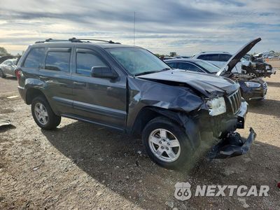 Czwarte zdjęcie samochodu z boku: 2006 JEEP GRAND CHEROKEE LAREDO VIN:1J4GR48K76C120896 - miniatura