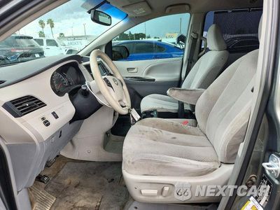 Zdjęcie 7 z 13 samochodu: 2013 TOYOTA SIENNA LE VIN:5TDKK3DC2DS400069 - miniatura