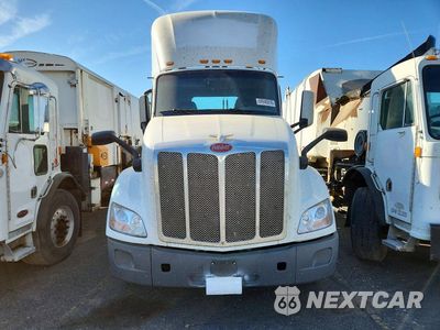 Piąte zdjęcie samochodu w środku: 2018 PETERBILT 579 SEMI TRUCK VIN:1XPBA48X4JD477523 - miniatura