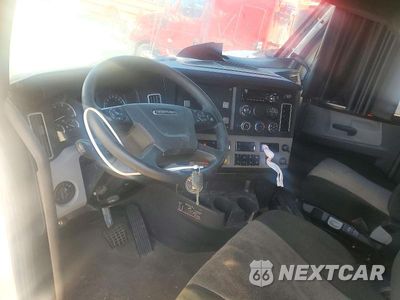 Zdjęcie 8 z 14 samochodu: 2020 FREIGHTLINER CASCADIA 126 SEMI TRUCK VIN:3AKJHHDR6LSLH2491 - miniatura