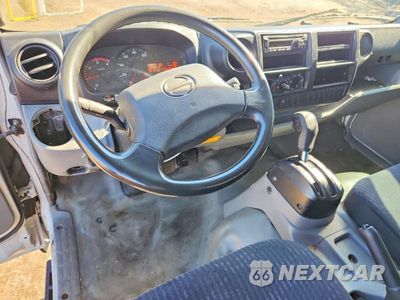 Zdjęcie 8 z 13 samochodu: 2018 HINO 195 BOX TRUCK VIN:JHHSDM2H8JK006493 - miniatura