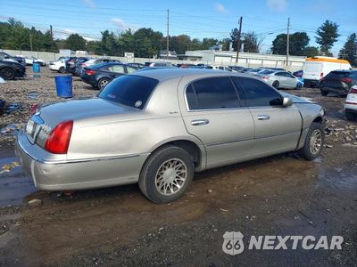 Trzecie zdjęcie samochodu z tyłu: 2001 LINCOLN TOWN CAR SIGNATURE VIN:1LNHM82W01Y620885 - miniatura