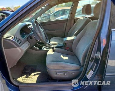 Zdjęcie 7 z 12 samochodu: 2004 TOYOTA CAMRY LE VIN:4T1BE32K34U927692 - miniatura