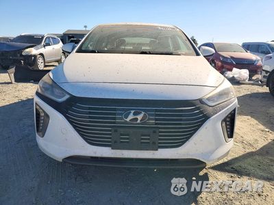 Piąte zdjęcie samochodu w środku: 2017 HYUNDAI IONIQ LIMITED VIN:KMHC05LC7HU026949 - miniatura