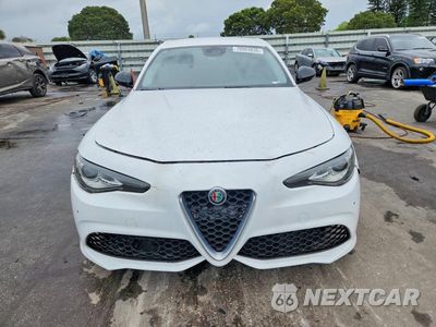 Piąte zdjęcie samochodu w środku: 2017 ALFA ROMEO GIULIA VIN:ZARFAEBN8H7555123 - miniatura