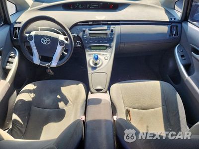 Zdjęcie 8 z 12 samochodu: 2011 TOYOTA PRIUS THREE VIN:JTDKN3DU0B0285861 - miniatura