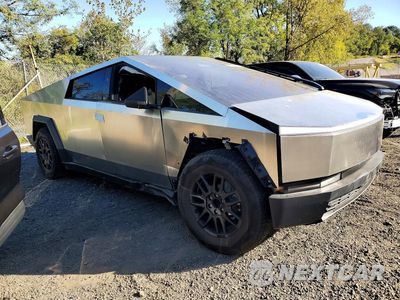 Czwarte zdjęcie samochodu z boku: 2024 TESLA CYBERTRUCK VIN:7G2CEHEE5RA056042 - miniatura