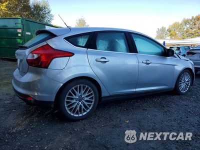 Trzecie zdjęcie samochodu z tyłu: 2014 FORD FOCUS TITANIUM VIN:1FADP3N21EL454682 - miniatura