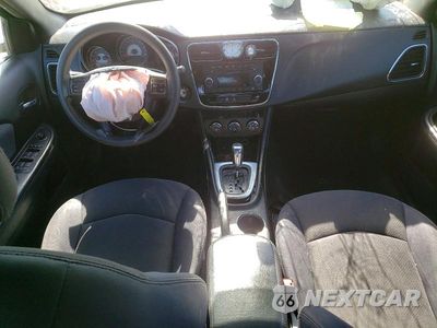 Zdjęcie 8 z 12 samochodu: 2012 CHRYSLER 200 LX VIN:1C3CCBAB2CN248990 - miniatura