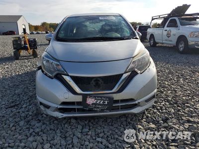 Piąte zdjęcie samochodu w środku: 2018 NISSAN VERSA NOTE S VIN:3N1CE2CP7JL370503 - miniatura