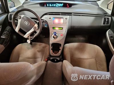 Zdjęcie 8 z 12 samochodu: 2013 TOYOTA PRIUS TWO VIN:JTDKN3DU1D1681200 - miniatura